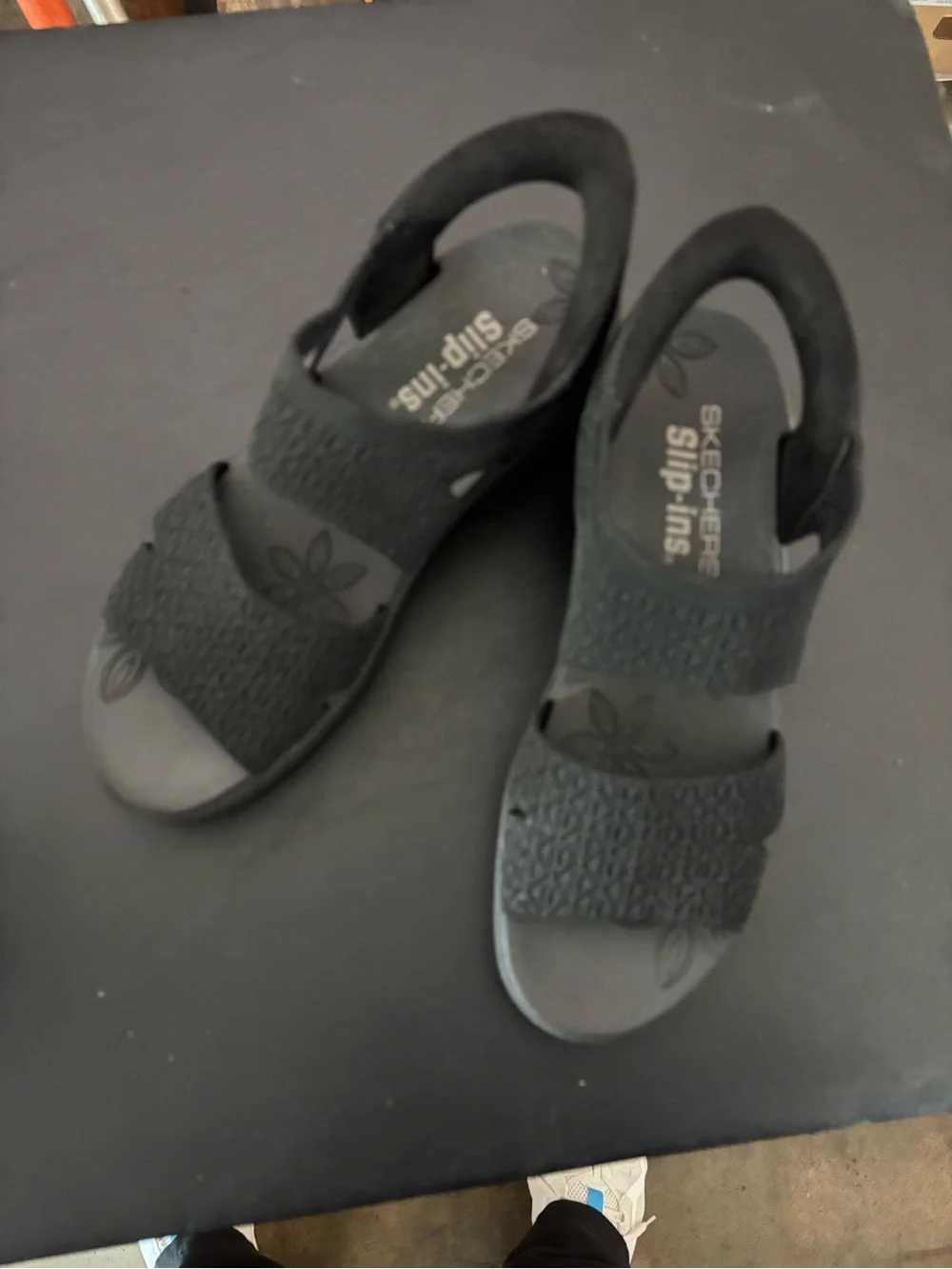 Skechers  Women's Pier-Lite-Slip On Sandals in black